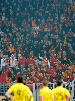 Dortmund và Galatasaray đối mặt với án phạt của UEFA